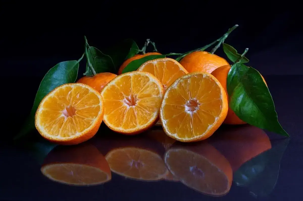 Jakie są właściwości pomarańczy? Odkryj wszystkie istotne informacje o tym soczystym owocu!