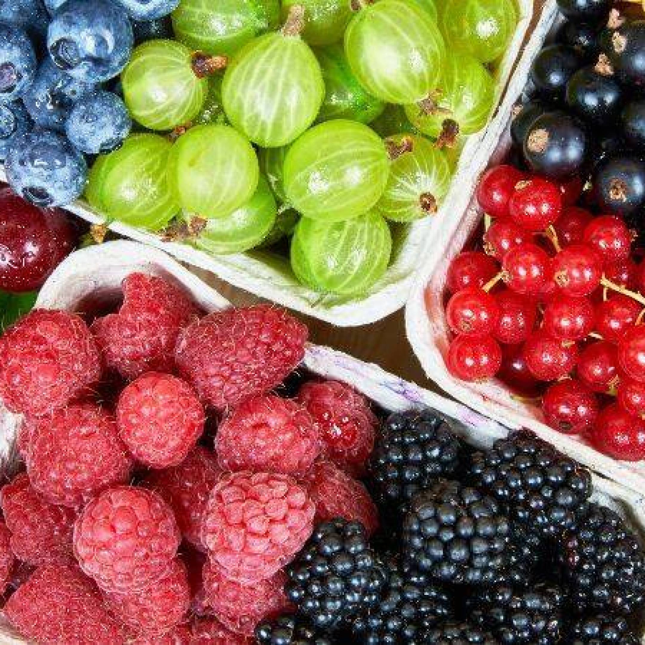 Wiosenne owoce - jakie owoce warto jeść na wiosnę i dlaczego są takie zdrowe